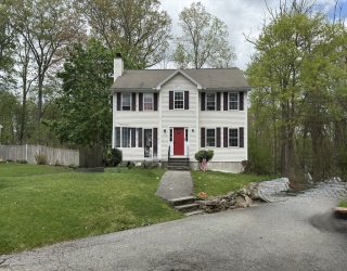 7 Van Norden Rd, Burlington, Massachusetts, 4 Bedrooms Bedrooms, 8 Rooms Rooms,2.5 BathroomsBathrooms,Residential Lease,For Rent,Van Norden Rd,73386759