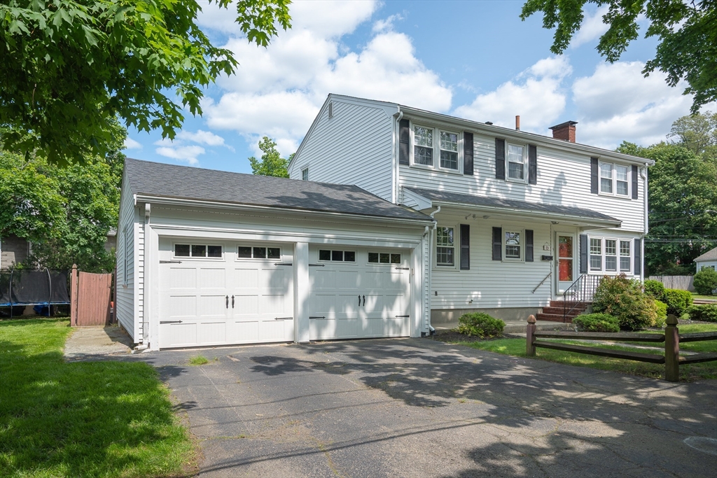 5 Christopher Drive, Milton, Massachusetts, 4 Bedrooms Bedrooms, 8 Rooms Rooms,2 BathroomsBathrooms,Residential,For Sale,Christopher Drive,73386394
