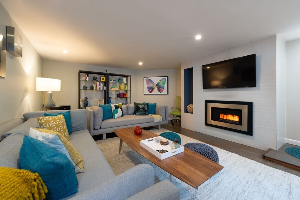 131 G Street, Boston, Massachusetts, 2 Bedrooms Bedrooms, 6 Rooms Rooms,2 BathroomsBathrooms,Residential Lease,For Rent,G Street,73386732