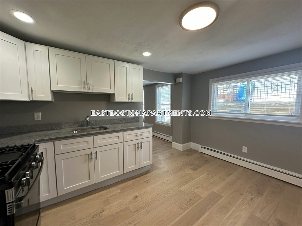 43-43A Cottage Street, Boston, Massachusetts, 2 Bedrooms Bedrooms, 4 Rooms Rooms,1 BathroomBathrooms,Residential Lease,For Rent,Cottage Street,73386791