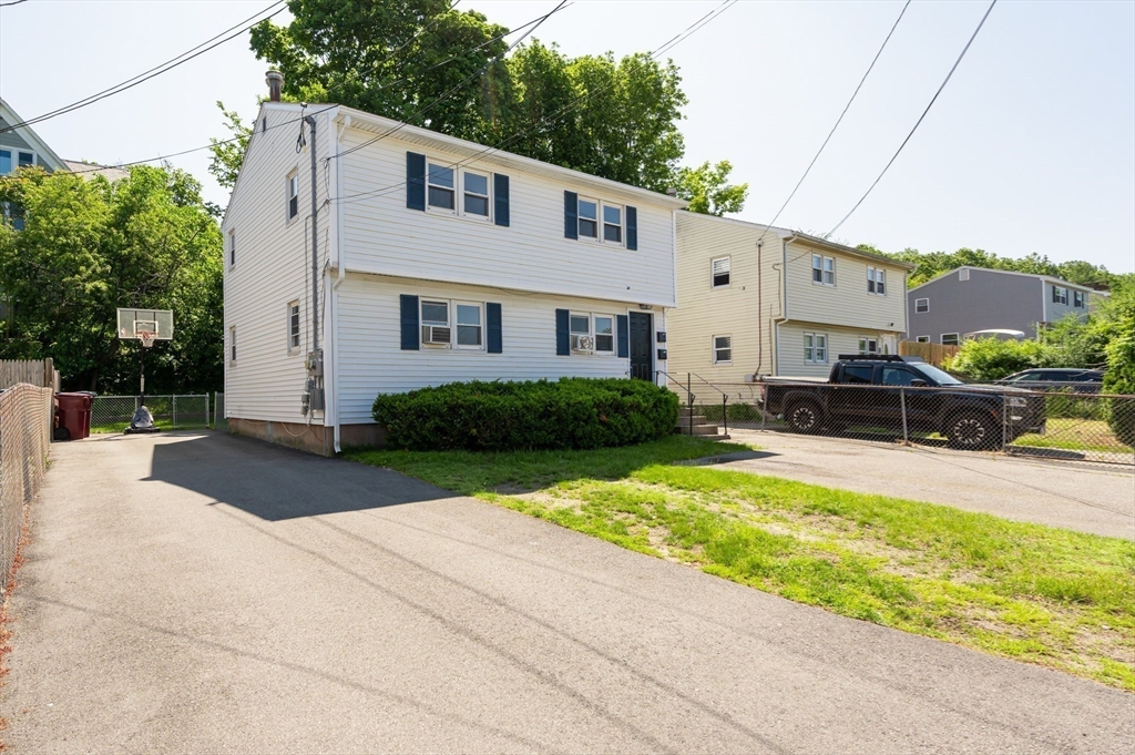 258-260 Pleasant St, Lowell, Massachusetts, 4 Bedrooms Bedrooms, 8 Rooms Rooms,2 BathroomsBathrooms,Residential Income,For Sale,Pleasant St,73386524