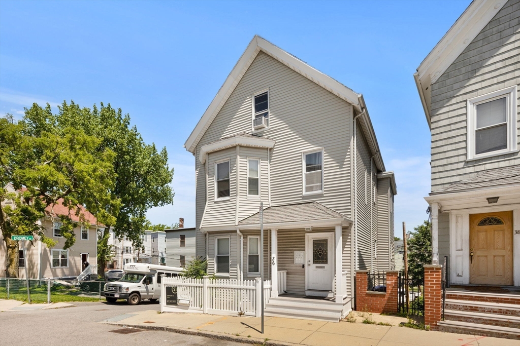 36 Brookford Street, Boston, Massachusetts, 6 Bedrooms Bedrooms, 14 Rooms Rooms,3 BathroomsBathrooms,Residential Income,For Sale,Brookford Street,73386606