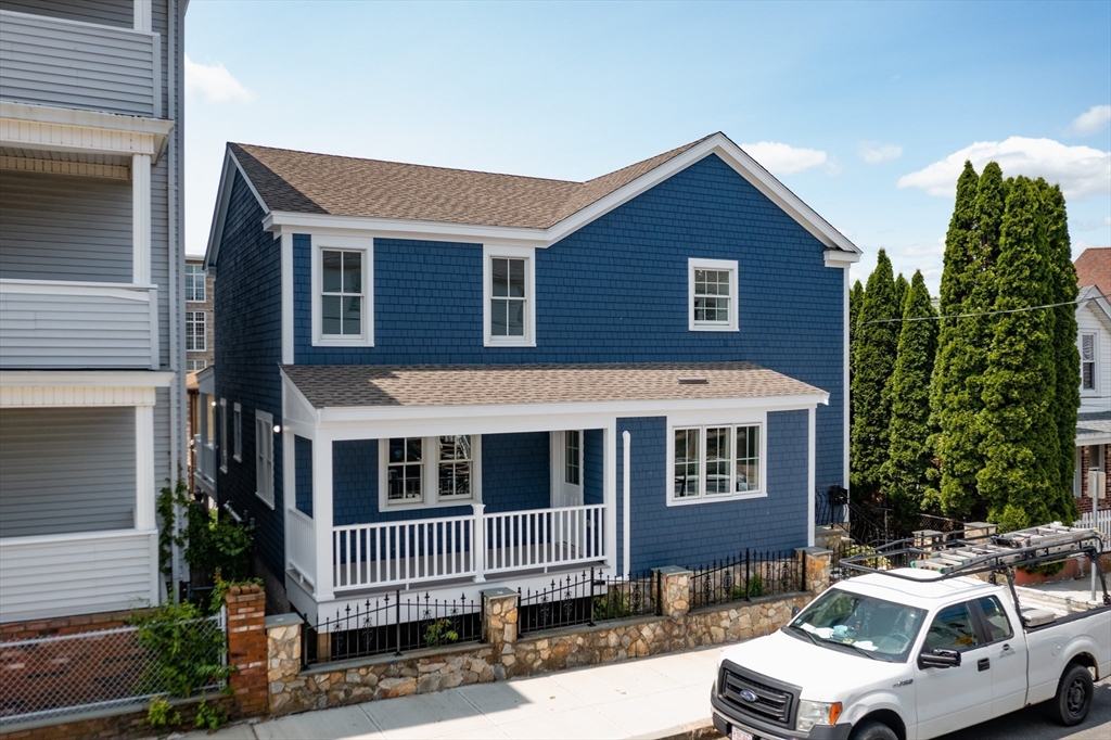 247 Pitman St, Fall River, Massachusetts, 3 Bedrooms Bedrooms, 11 Rooms Rooms,2.5 BathroomsBathrooms,Residential Income,For Sale,Pitman St,73386625