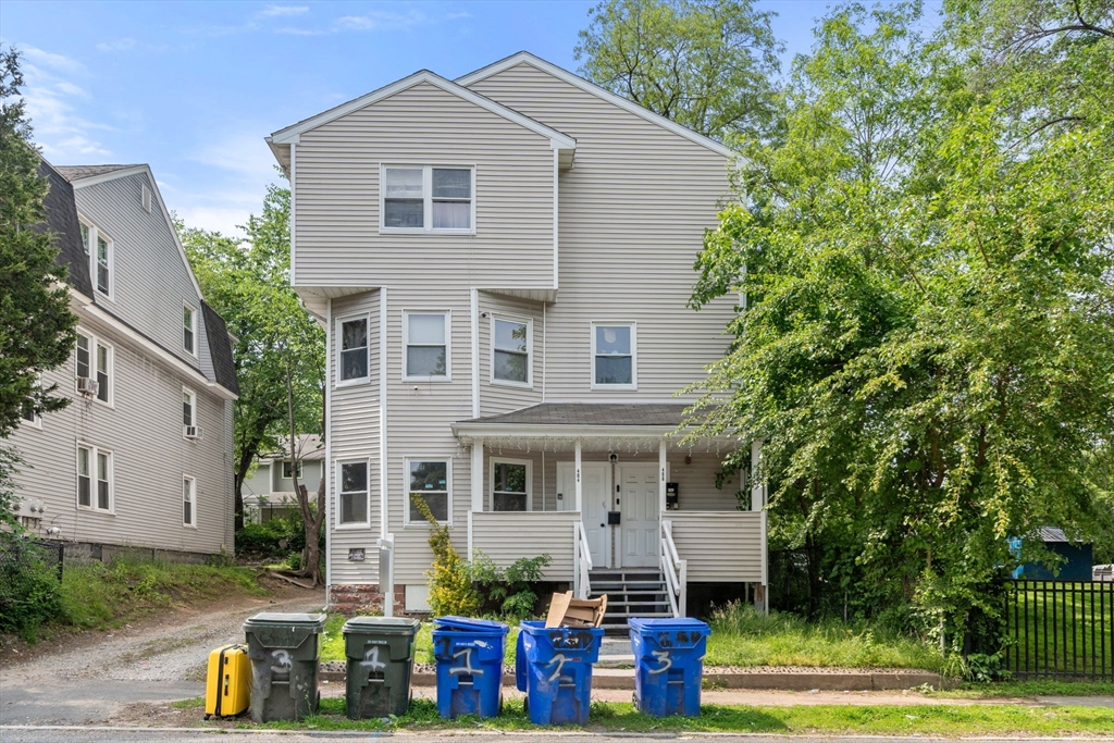 404-406 Franklin St, Springfield, Massachusetts, 9 Bedrooms Bedrooms, 15 Rooms Rooms,3 BathroomsBathrooms,Residential Income,For Sale,Franklin St,73386596