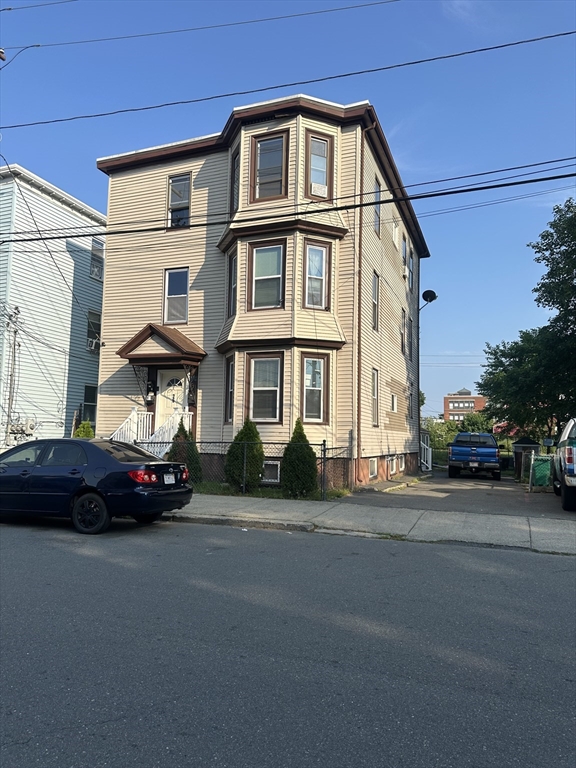 26 Woodman St, Lynn, Massachusetts, 6 Bedrooms Bedrooms, 12 Rooms Rooms,3 BathroomsBathrooms,Residential Income,For Sale,Woodman St,73386689