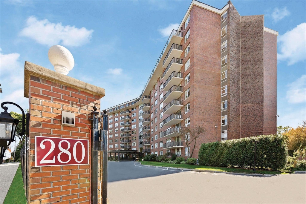 280 Boylston St, Newton, Massachusetts, 2 Bedrooms Bedrooms, 5 Rooms Rooms,2 BathroomsBathrooms,Residential,For Sale,Boylston St,73386767