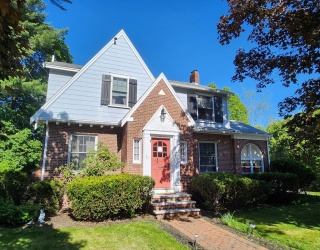36 Hillside Ave, Amesbury, Massachusetts, 3 Bedrooms Bedrooms, 8 Rooms Rooms,1.5 BathroomsBathrooms,Residential,For Sale,Hillside Ave,73386772