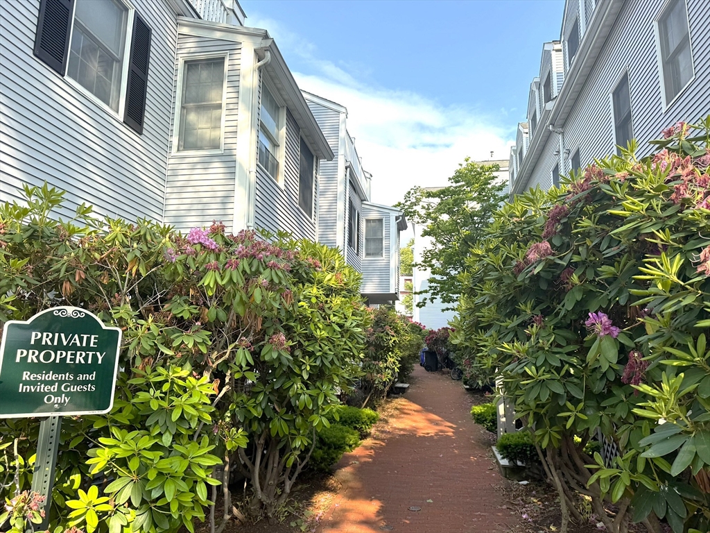 59-R Union St, Boston, Massachusetts, 3 Bedrooms Bedrooms, 7 Rooms Rooms,2.5 BathroomsBathrooms,Residential,For Sale,Union St,73386793