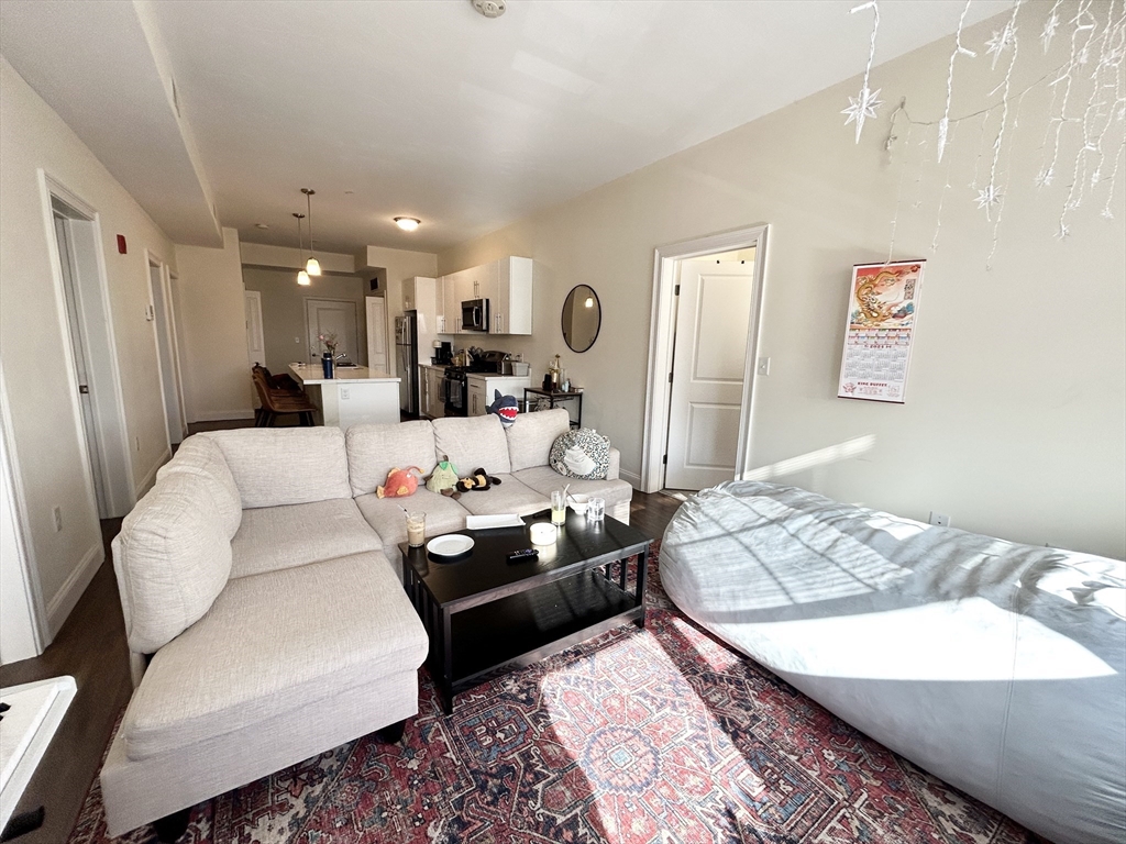 81 Amory St, Boston, Massachusetts, 2 Bedrooms Bedrooms, 4 Rooms Rooms,1.5 BathroomsBathrooms,Residential Lease,For Rent,Amory St,73386796