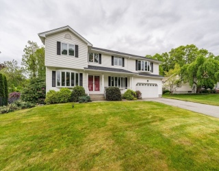 35 Dejordy Ln, Chicopee, Massachusetts, 4 Bedrooms Bedrooms, 9 Rooms Rooms,3.5 BathroomsBathrooms,Residential,For Sale,Dejordy Ln,73386913