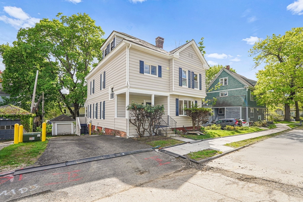 1 Melville St, Worcester, Massachusetts, 4 Bedrooms Bedrooms, 12 Rooms Rooms,1.5 BathroomsBathrooms,Residential,For Sale,Melville St,73386916
