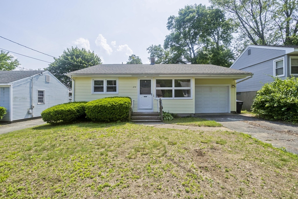 374 Commonwealth Ave, Springfield, Massachusetts, 3 Bedrooms Bedrooms, 6 Rooms Rooms,1 BathroomBathrooms,Residential,For Sale,Commonwealth Ave,73386920