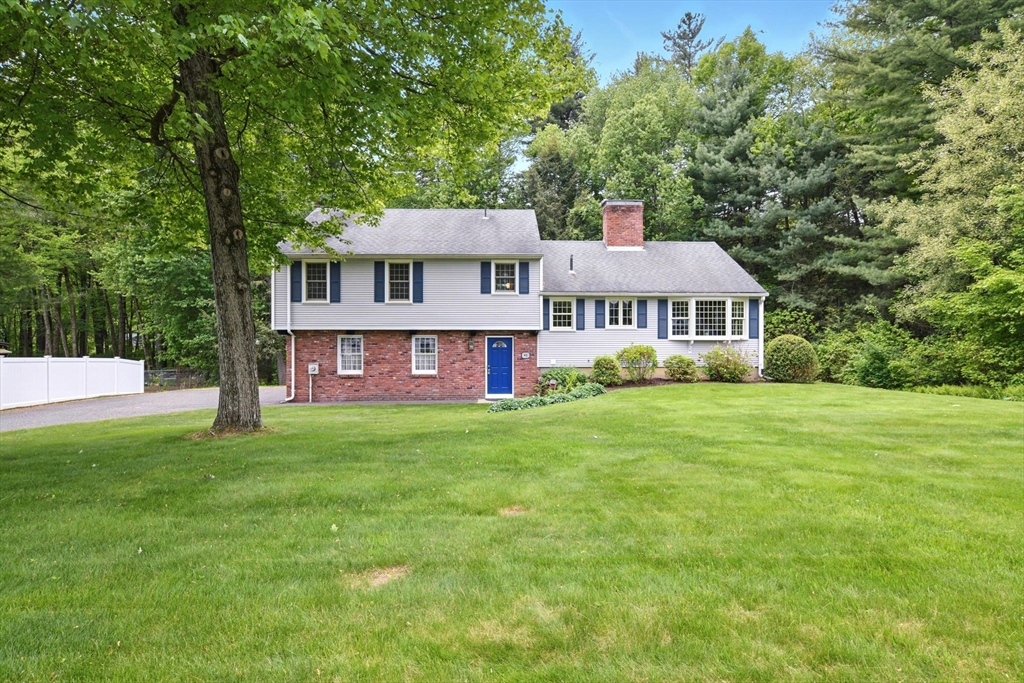 45 Yankee Circle, Westfield, Massachusetts, 3 Bedrooms Bedrooms, 6 Rooms Rooms,1.5 BathroomsBathrooms,Residential,For Sale,Yankee Circle,73386823