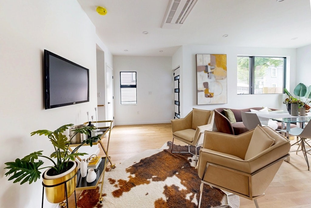 131 Charles Street, Cambridge, Massachusetts, 3 Bedrooms Bedrooms, 4 Rooms Rooms,3 BathroomsBathrooms,Residential,For Sale,Charles Street,73386833