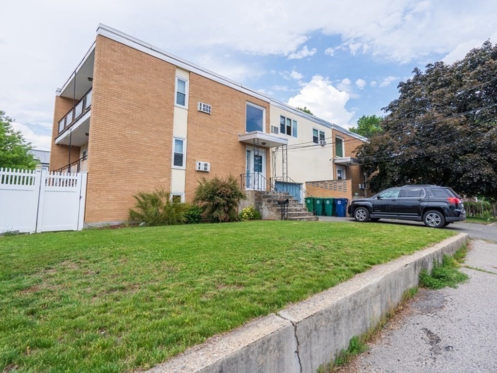 71 Silver Lake Ave, Newton, Massachusetts, 3 Bedrooms Bedrooms, 7 Rooms Rooms,2.5 BathroomsBathrooms,Residential Lease,For Rent,Silver Lake Ave,73386948