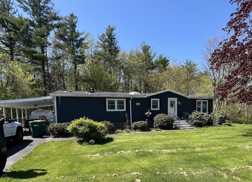 146 Sunrise Ln, Gardner, Massachusetts, 3 Bedrooms Bedrooms, 5 Rooms Rooms,2 BathroomsBathrooms,Residential,For Sale,Sunrise Ln,73376411