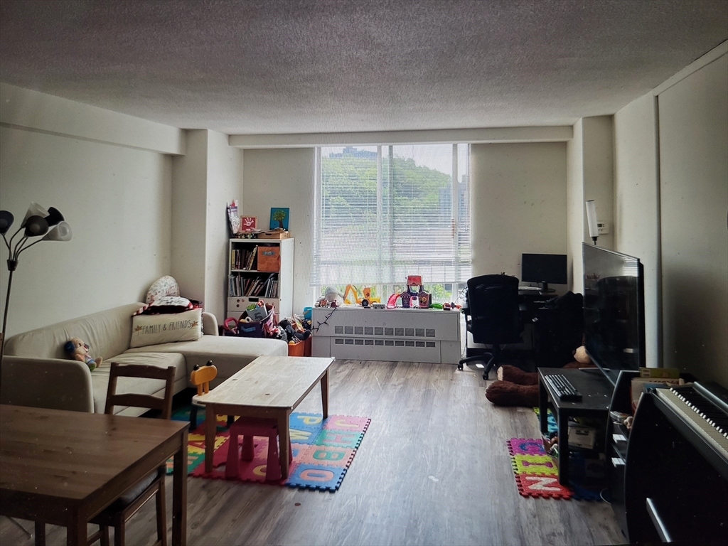 33 Pond Ave., Brookline, Massachusetts, 1 Bedroom Bedrooms, 3 Rooms Rooms,1 BathroomBathrooms,Residential Lease,For Rent,Pond Ave.,73386961