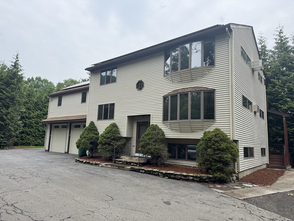 271 Wanoosnoc Rd, Fitchburg, Massachusetts, 4 Bedrooms Bedrooms, 7 Rooms Rooms,2 BathroomsBathrooms,Residential Lease,For Rent,Wanoosnoc Rd,73386982