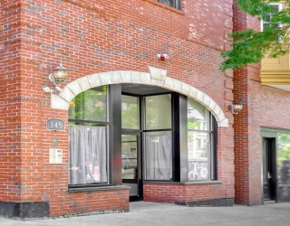 345 West Broadway, Boston, Massachusetts, 2 Bedrooms Bedrooms, 5 Rooms Rooms,2 BathroomsBathrooms,Residential Lease,For Rent,West Broadway,73387089