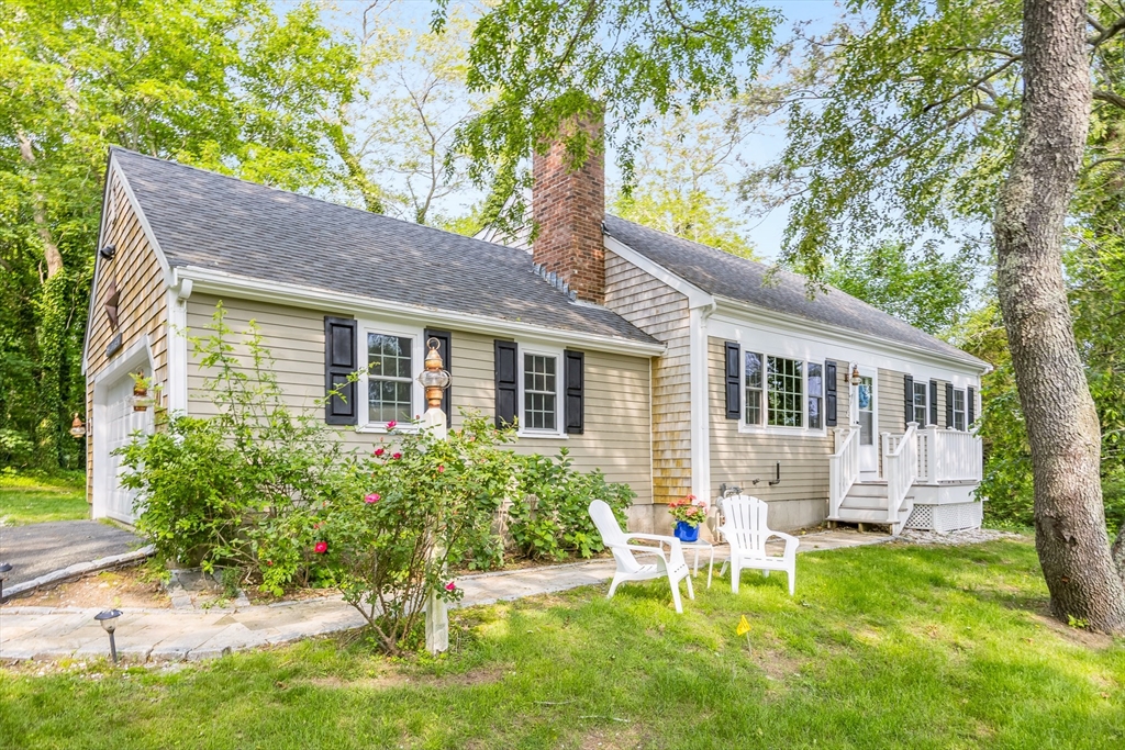 7 Liberty Pl, Dennis, Massachusetts, 4 Bedrooms Bedrooms, 6 Rooms Rooms,2 BathroomsBathrooms,Residential,For Sale,Liberty Pl,73387125
