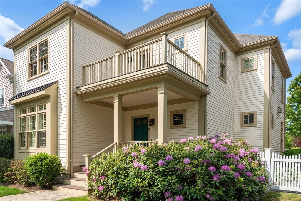 10 Maple Street, Medfield, Massachusetts, 3 Bedrooms Bedrooms, 8 Rooms Rooms,3.5 BathroomsBathrooms,Residential,For Sale,Maple Street,73386967
