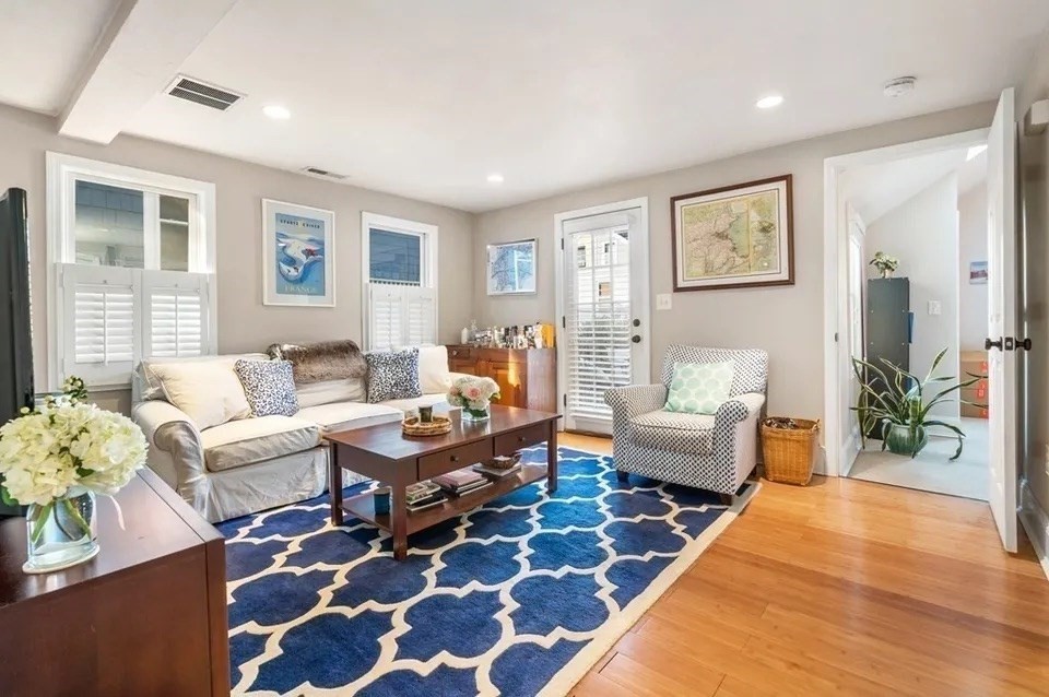 6 Trenton St, Boston, Massachusetts, 3 Bedrooms Bedrooms, 5 Rooms Rooms,2 BathroomsBathrooms,Residential Lease,For Rent,Trenton St,73387010