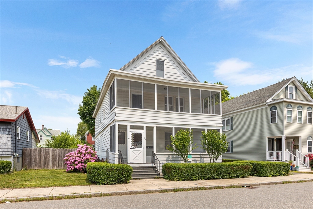 75 Norcross St, Lowell, Massachusetts, 4 Bedrooms Bedrooms, 12 Rooms Rooms,2 BathroomsBathrooms,Residential Income,For Sale,Norcross St,73387202