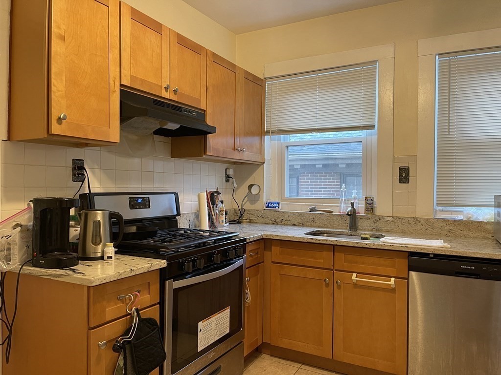 797 Washington, Brookline, Massachusetts, 4 Bedrooms Bedrooms, 8 Rooms Rooms,2 BathroomsBathrooms,Residential Lease,For Rent,Washington,73387228