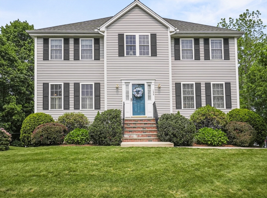 155 Burlington St, Woburn, Massachusetts, 4 Bedrooms Bedrooms, 8 Rooms Rooms,2.5 BathroomsBathrooms,Residential,For Sale,Burlington St,73387226