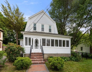 14 E Division St, Holbrook, Massachusetts, 3 Bedrooms Bedrooms, 6 Rooms Rooms,1.5 BathroomsBathrooms,Residential,For Sale,E Division St,73387151