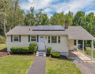 21 Gile St, Haverhill, Massachusetts, 2 Bedrooms Bedrooms, 4 Rooms Rooms,1 BathroomBathrooms,Residential,For Sale,Gile St,73387070