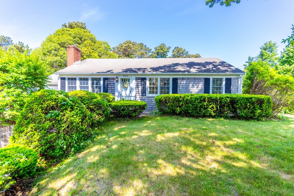 14 Ahab Rd, Yarmouth, Massachusetts, 2 Bedrooms Bedrooms, 5 Rooms Rooms,1 BathroomBathrooms,Residential,For Sale,Ahab Rd,73387266