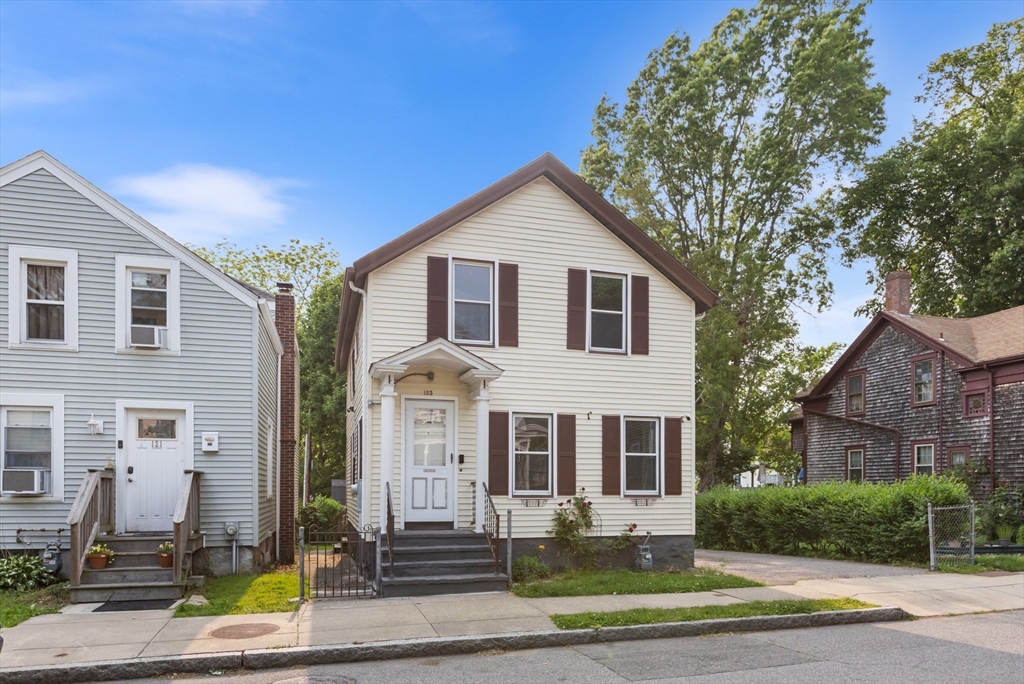 123 Ash St, New Bedford, Massachusetts, 3 Bedrooms Bedrooms, 6 Rooms Rooms,1 BathroomBathrooms,Residential,For Sale,Ash St,73387201