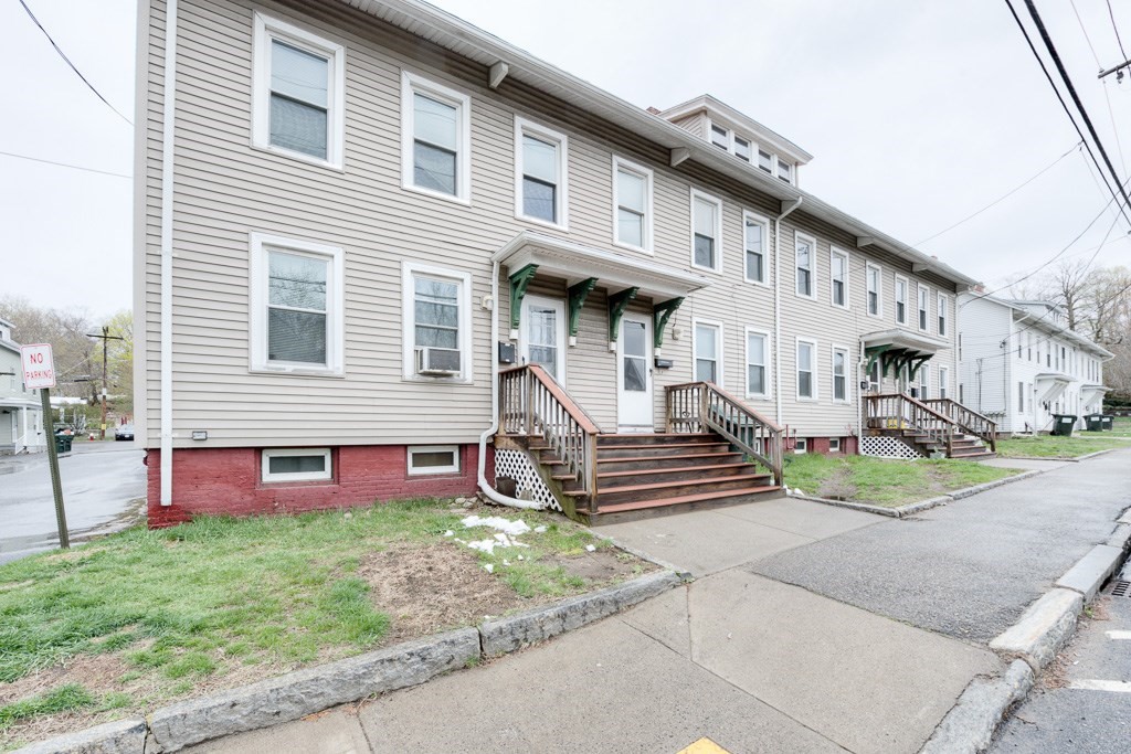 16-22 East St, Ware, Massachusetts, 12 Bedrooms Bedrooms, 20 Rooms Rooms,4 BathroomsBathrooms,Residential Income,For Sale,East St,73387206