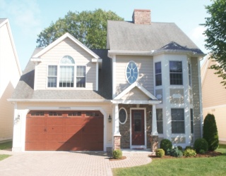 11 Rockingham Dr, Tewksbury, Massachusetts, 3 Bedrooms Bedrooms, 3 Rooms Rooms,3 BathroomsBathrooms,Residential,For Sale,Rockingham Dr,73387281