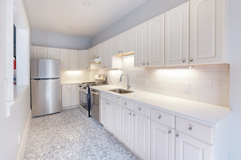 1666 Washington St, Boston, Massachusetts, 2 Bedrooms Bedrooms, 5 Rooms Rooms,1.5 BathroomsBathrooms,Residential,For Sale,Washington St,73387290