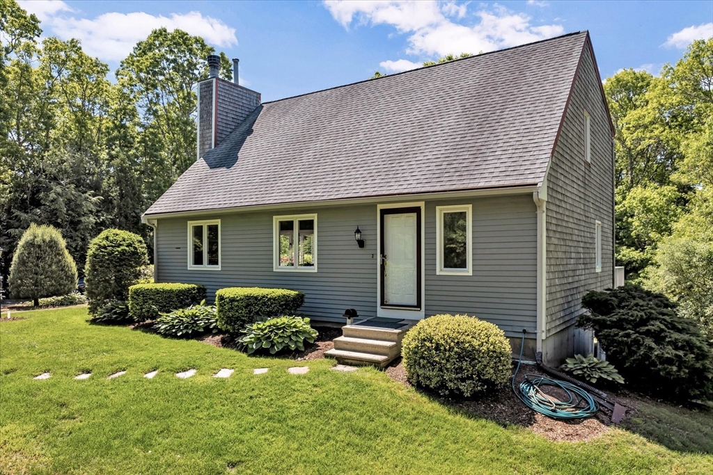 17 Claus, Barnstable, Massachusetts, 3 Bedrooms Bedrooms, 6 Rooms Rooms,2 BathroomsBathrooms,Residential,For Sale,Claus,73387293