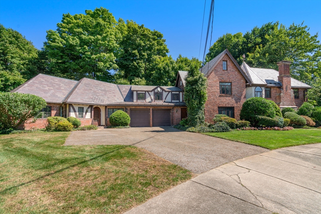 24 Manor House Road, Newton, Massachusetts, 1 Bedroom Bedrooms, 4 Rooms Rooms,1.5 BathroomsBathrooms,Residential Lease,For Rent,Manor House Road,73387305