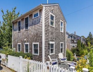 49 Bradford St, Provincetown, Massachusetts, 2 Bedrooms Bedrooms, 4 Rooms Rooms,1.5 BathroomsBathrooms,Residential,For Sale,Bradford St,73387309