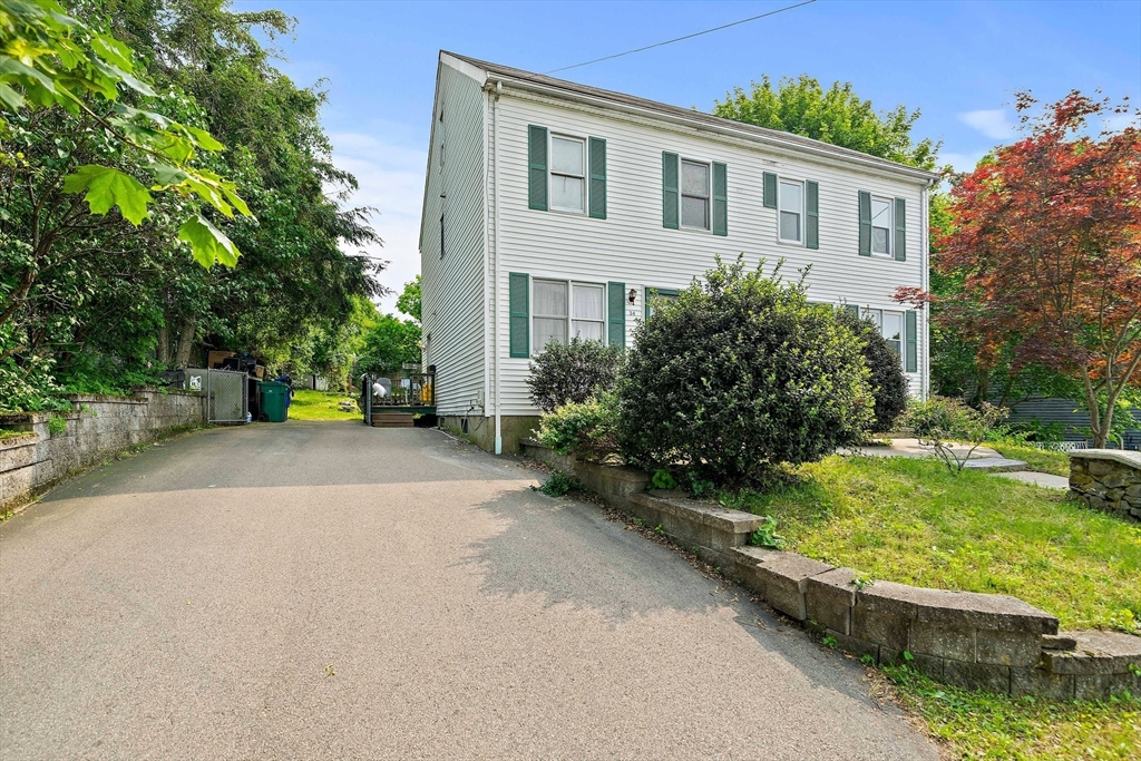 32-34 Lawn St, Attleboro, Massachusetts, 3 Bedrooms Bedrooms, 10 Rooms Rooms,1.5 BathroomsBathrooms,Residential Income,For Sale,Lawn St,73387013