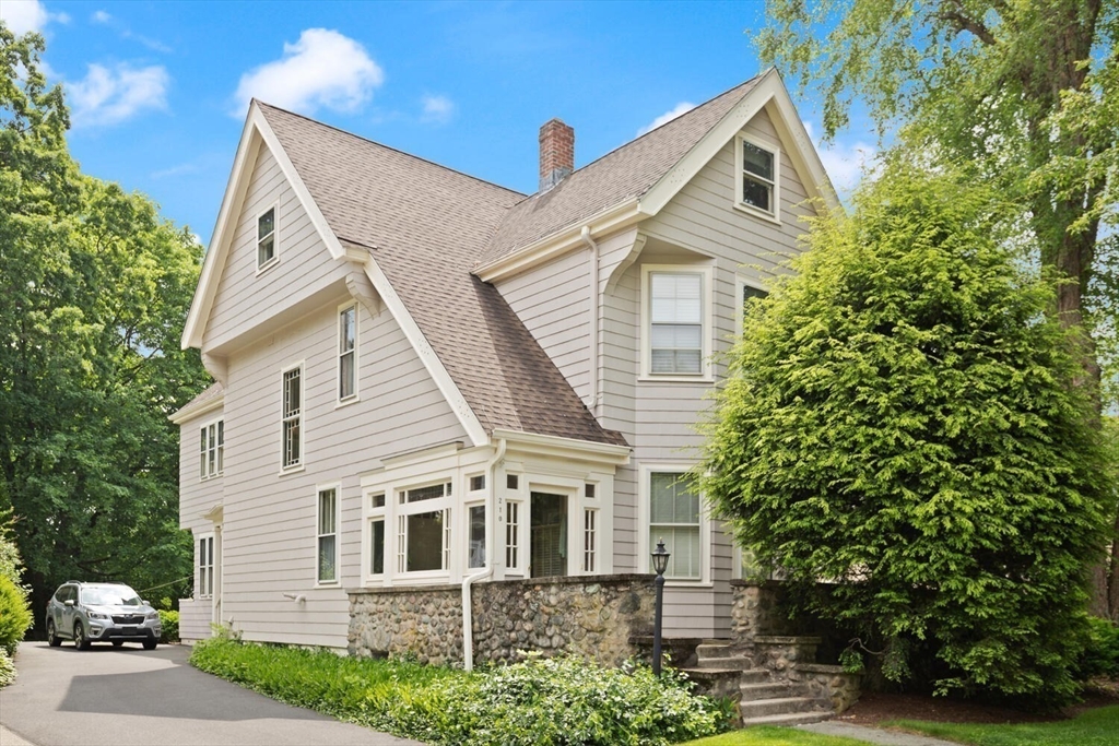 210 Melrose Street, Newton, Massachusetts, 4 Bedrooms Bedrooms, 9 Rooms Rooms,2 BathroomsBathrooms,Residential,For Sale,Melrose Street,73387352