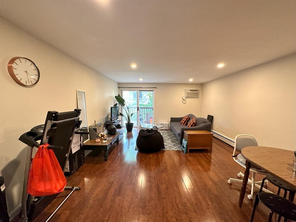93 Spring St, Watertown, Massachusetts, 3 Bedrooms Bedrooms, 6 Rooms Rooms,2.5 BathroomsBathrooms,Residential Lease,For Rent,Spring St,73387358