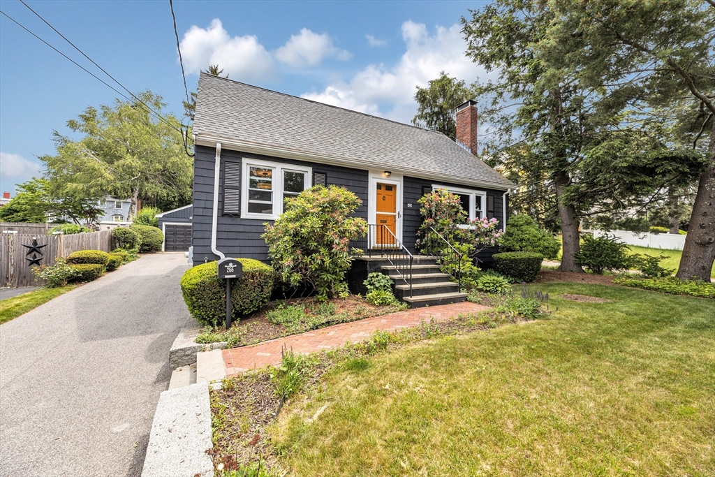 266 Fairmount Ave, Boston, Massachusetts, 3 Bedrooms Bedrooms, 6 Rooms Rooms,2.5 BathroomsBathrooms,Residential,For Sale,Fairmount Ave,73387378