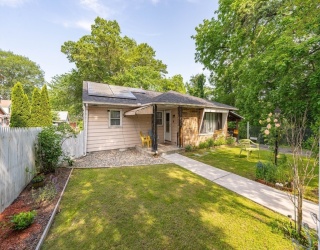 14 Bayside St, Springfield, Massachusetts, 3 Bedrooms Bedrooms, 6 Rooms Rooms,1 BathroomBathrooms,Residential,For Sale,Bayside St,73387408