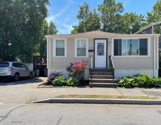 135 Darrow St, Quincy, Massachusetts, 3 Bedrooms Bedrooms, 7 Rooms Rooms,1 BathroomBathrooms,Residential Lease,For Rent,Darrow St,73387481