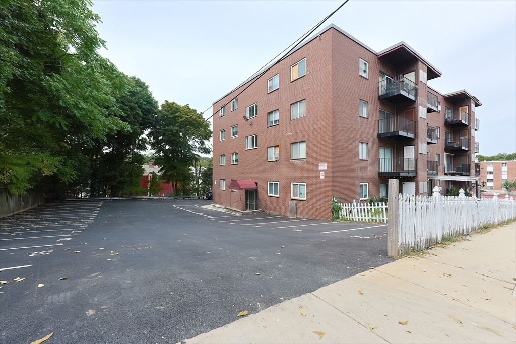 175 Clare Ave, Boston, Massachusetts, 1 Bedroom Bedrooms, 3 Rooms Rooms,1 BathroomBathrooms,Residential,For Sale,Clare Ave,73387515
