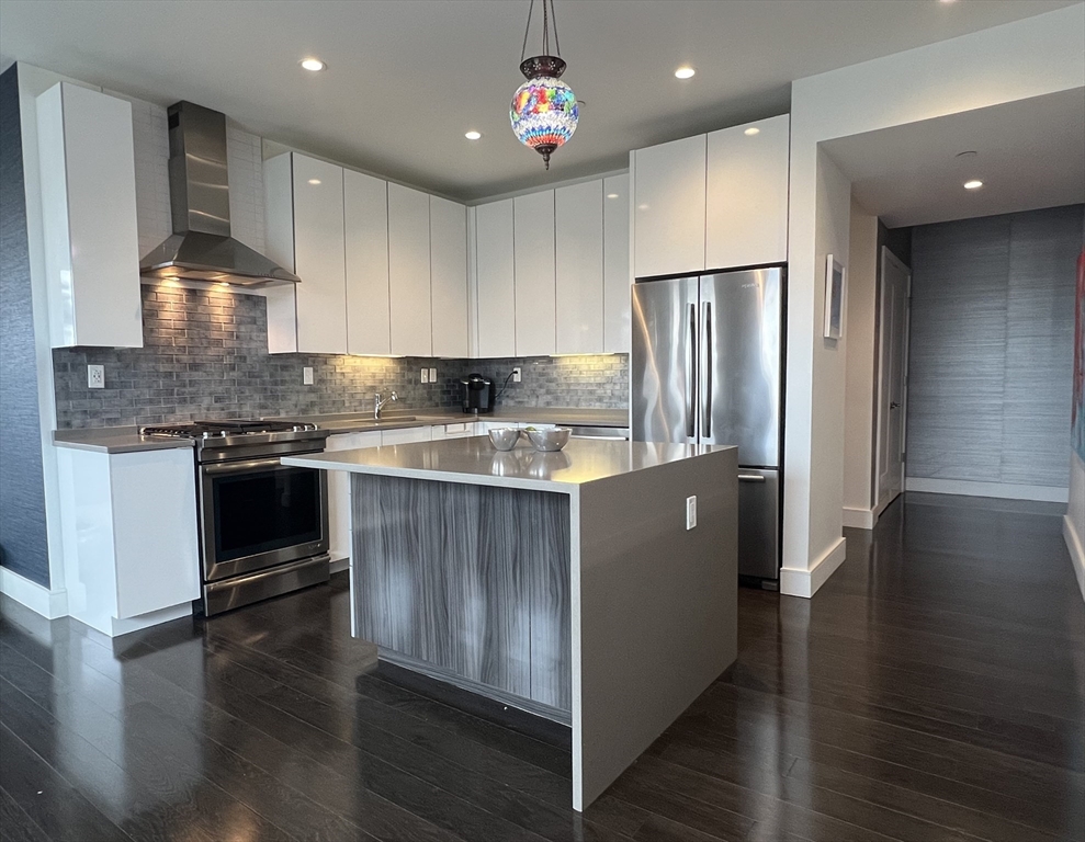 2 West 6th Street, Boston, Massachusetts, 3 Bedrooms Bedrooms, 6 Rooms Rooms,2 BathroomsBathrooms,Residential Lease,For Rent,West 6th Street,73387555