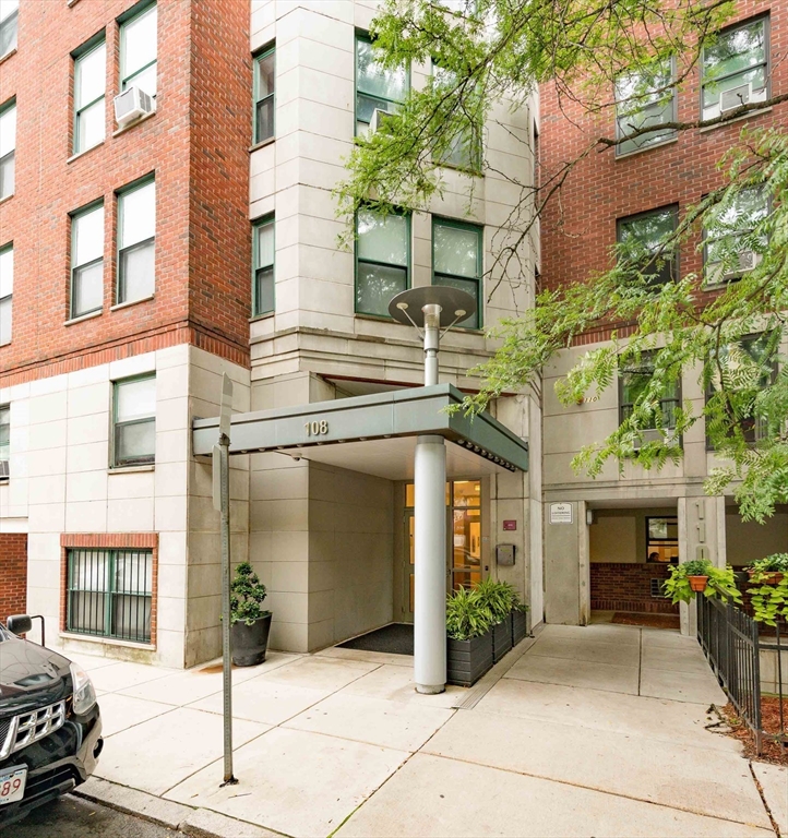 108 Peterborough St, Boston, Massachusetts, 2 Bedrooms Bedrooms, 4 Rooms Rooms,1 BathroomBathrooms,Residential Lease,For Rent,Peterborough St,73387598