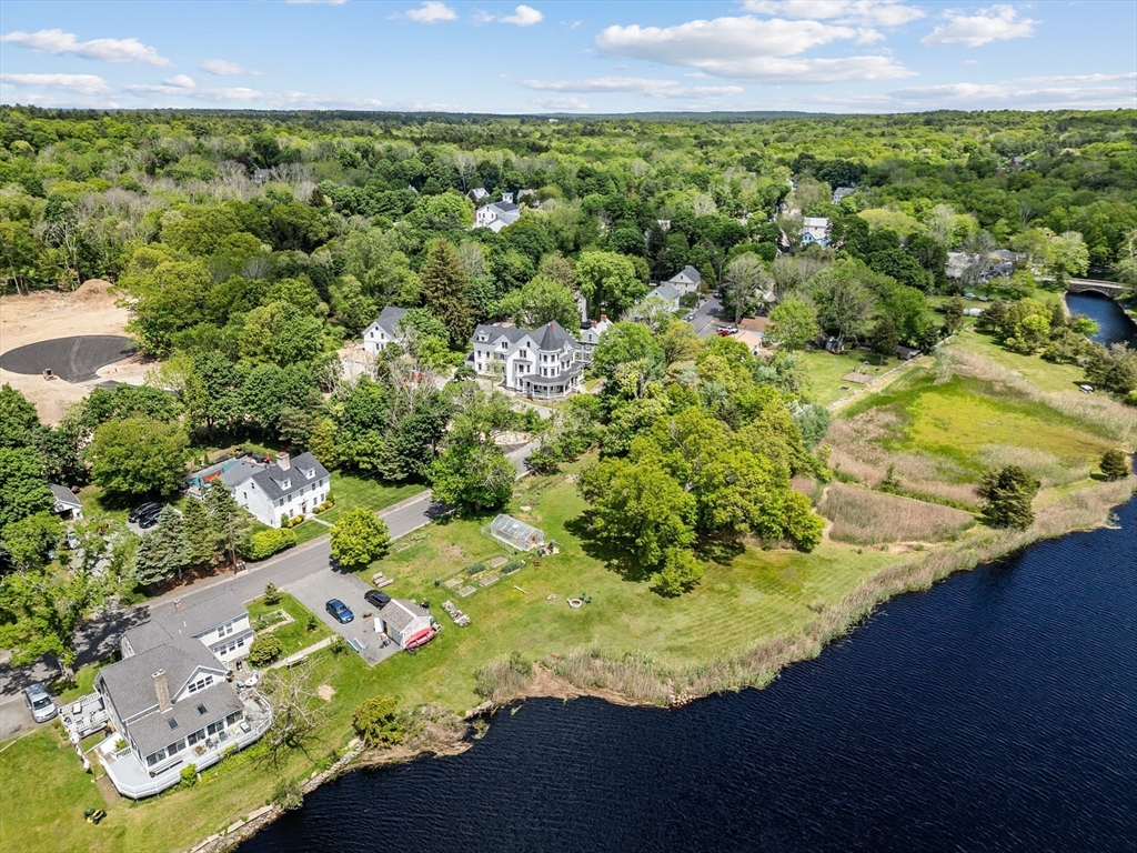 16 Water St, Freetown, Massachusetts, 5 Bedrooms Bedrooms, 11 Rooms Rooms,3.5 BathroomsBathrooms,Residential,For Sale,Water St,73387240