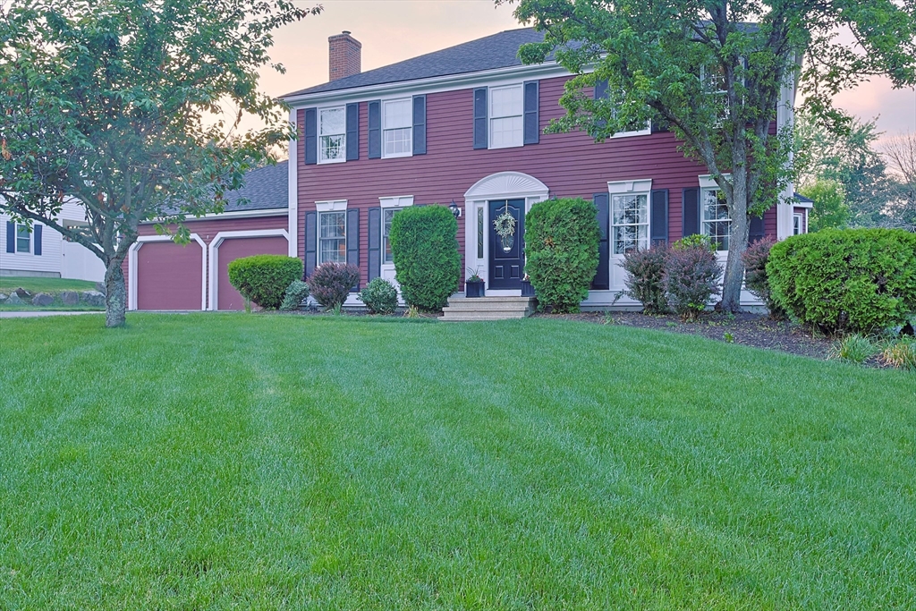 98 Robinette Rd, Stoughton, Massachusetts, 4 Bedrooms Bedrooms, 8 Rooms Rooms,2.5 BathroomsBathrooms,Residential,For Sale,Robinette Rd,73387803